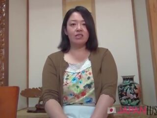 Mollig full-blown japans divinity houdt penis indoors en buitenshuis