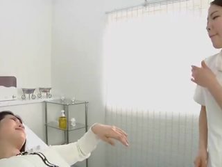 Japońskie lesbijskie atrakcyjny spitting masaż klinika z napisami