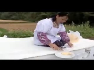 En annen feit asiatisk middle-aged bondegård kone, gratis kjønn cc