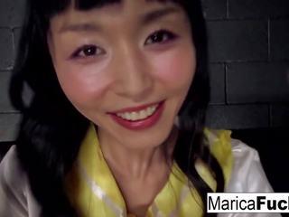 יפני בת מאריסה זיונים שלה אַנגְלִית חבר.